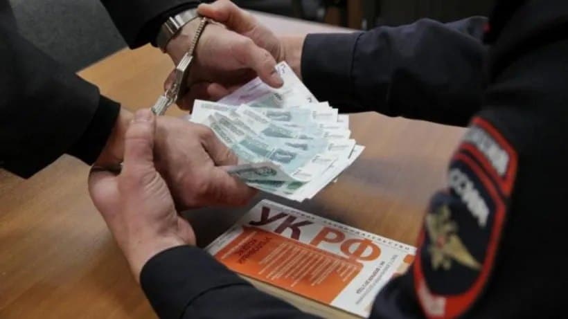 Сочинского экс-начальника УМВД России на транспорте осудили за взятки