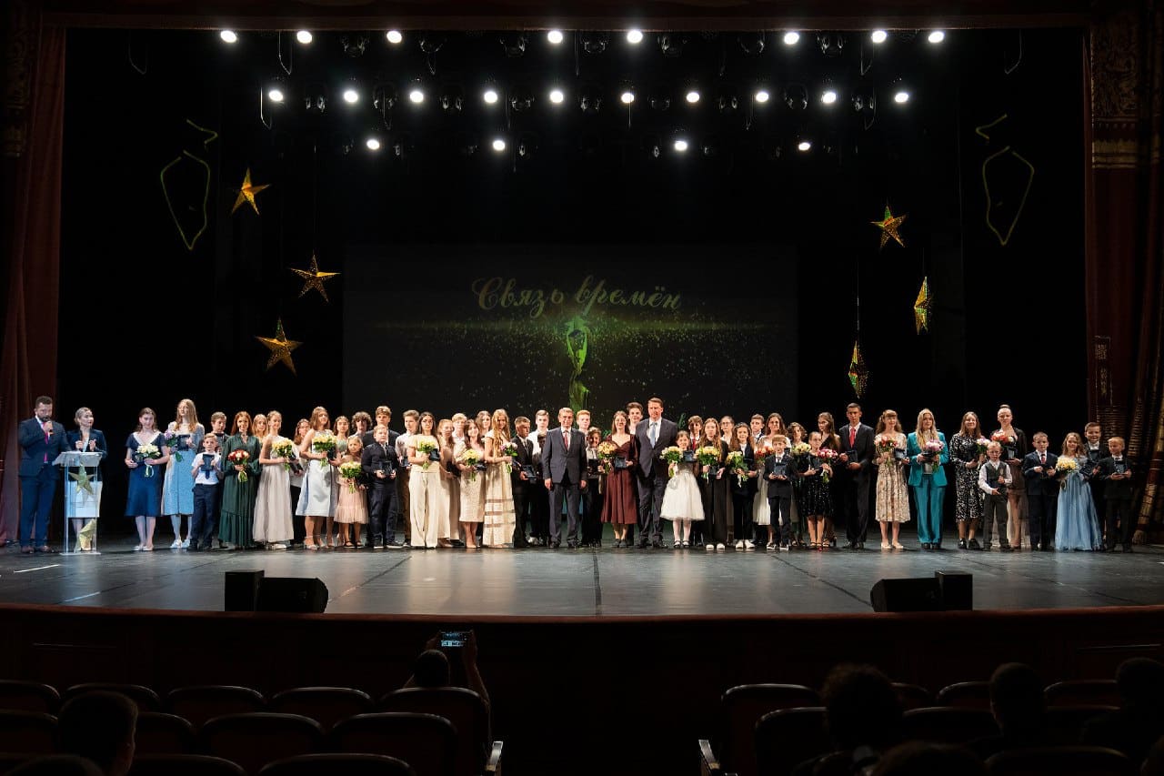 Мэр Сочи Алексей Копайгородский в День защиты детей вручил юным талантам именные премии