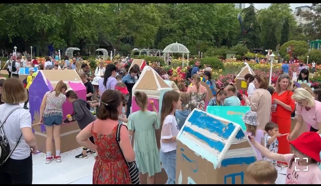 Семейный фестиваль «Краски. Сочи» прошел в парке «Ривьера» в День защиты детей