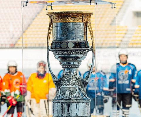 В Сочи покажут легендарный спортивный трофей - Кубок Гагарина