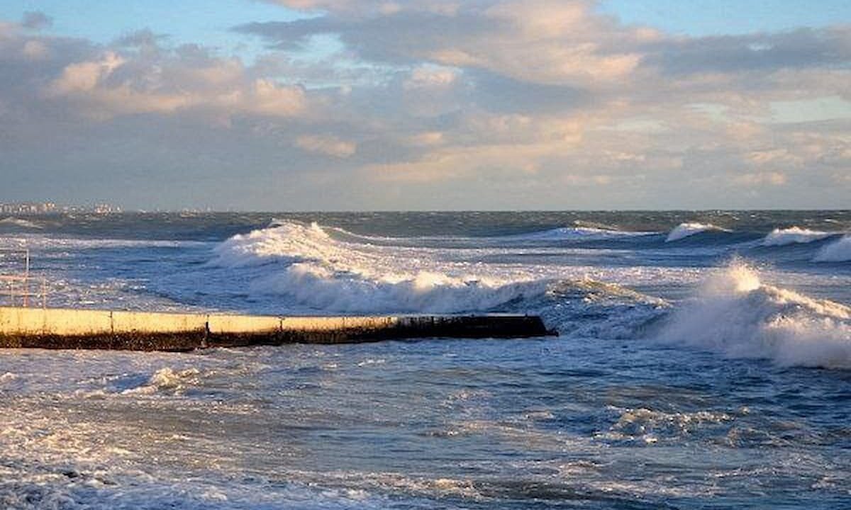 Море волнуется раз: в Сочи прогнозируют шторм уже 17 мая
