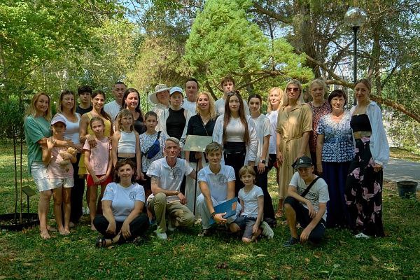 В Сочи посадили аллею оливковых деревьев