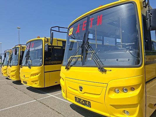 Сочинские школы получили три современных автобуса для перевозки учеников