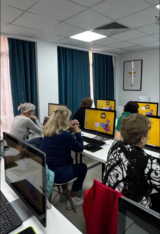 KIBERone запускает в Сочи бесплатные IT-курсы для старшего поколения