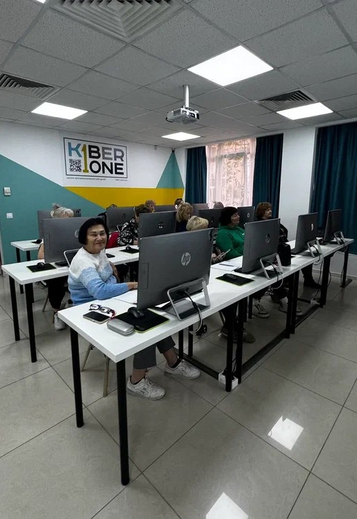 KIBERone запускает в Сочи бесплатные IT-курсы для старшего поколения